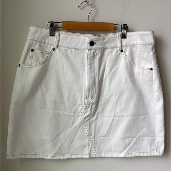 Vici Dresses & Skirts - NWT Vici Denim Mini Skirt White/Ivory Exposed Stitching Pockets Boho Size XL